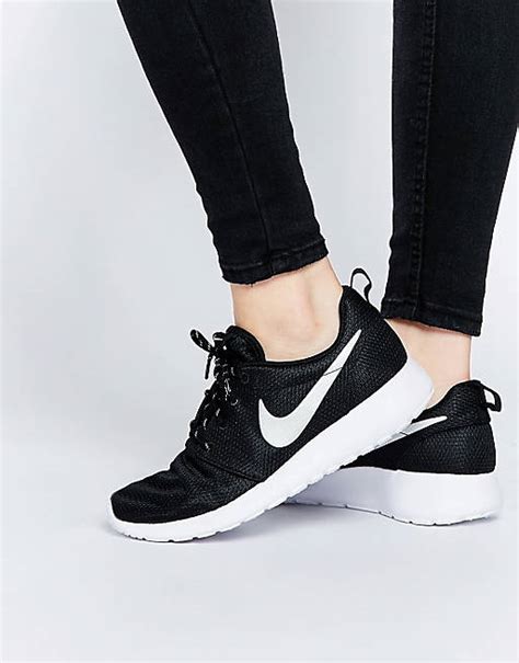 weiß schwarze nike roshe run